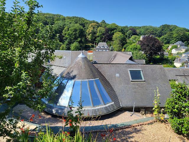 Maison avec piscine et jardin