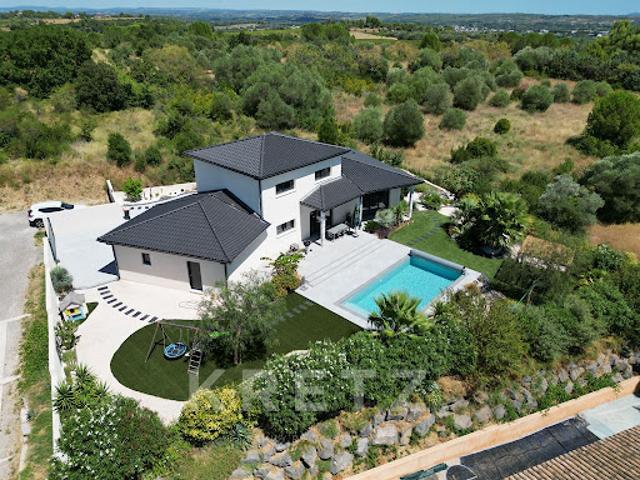 Maison avec piscine et jardin