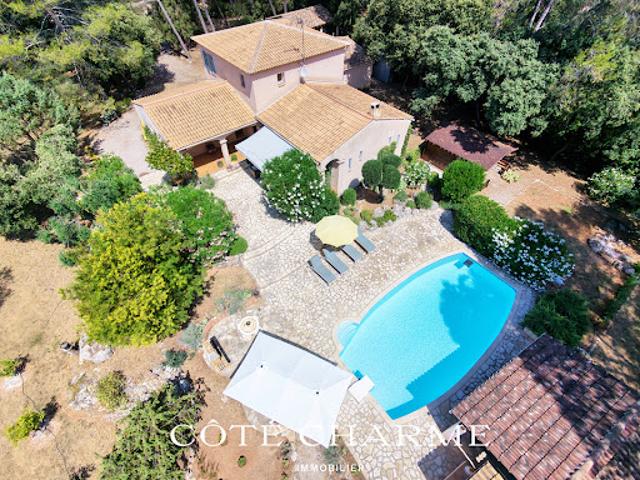Maison avec piscine et jardin