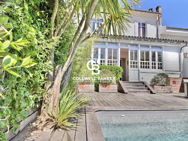 Maison avec piscine et jardin
