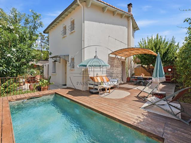 Maison avec piscine et jardin