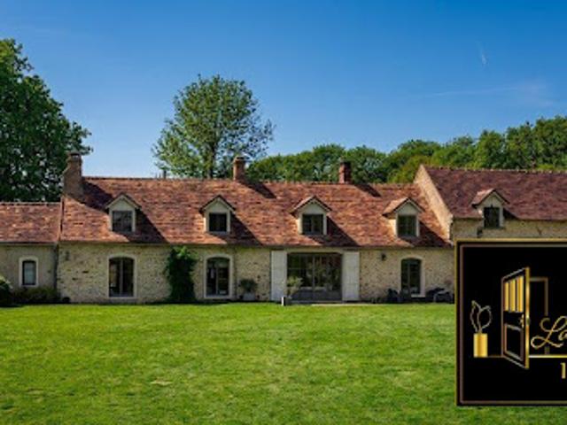 Maison avec piscine et jardin