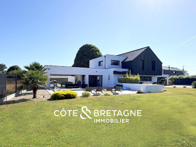 Maison avec piscine et jardin