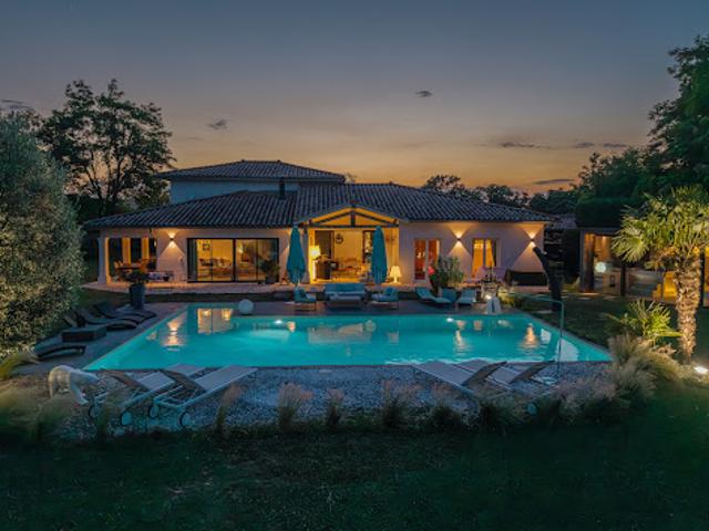 Maison avec piscine et jardin