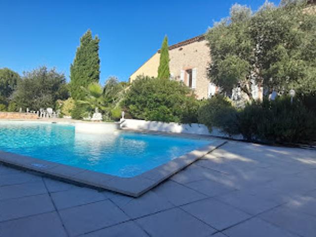 Maison avec piscine et jardin
