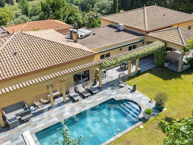 Maison avec piscine et jardin