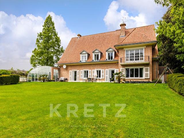 Maison avec piscine et jardin
