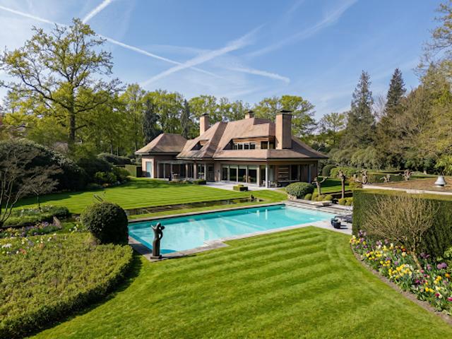 Maison avec piscine et jardin