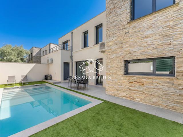 Maison avec piscine et jardin