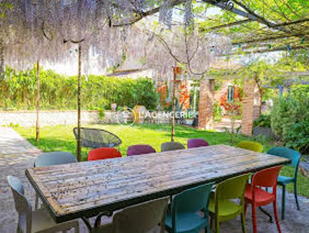 Maison avec piscine et jardin