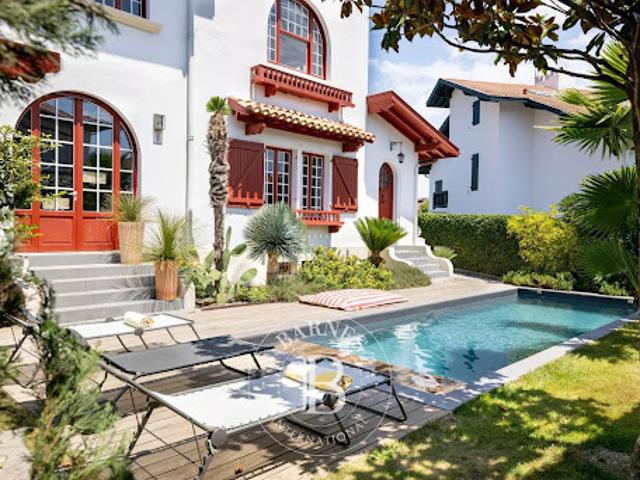 Maison avec piscine et jardin