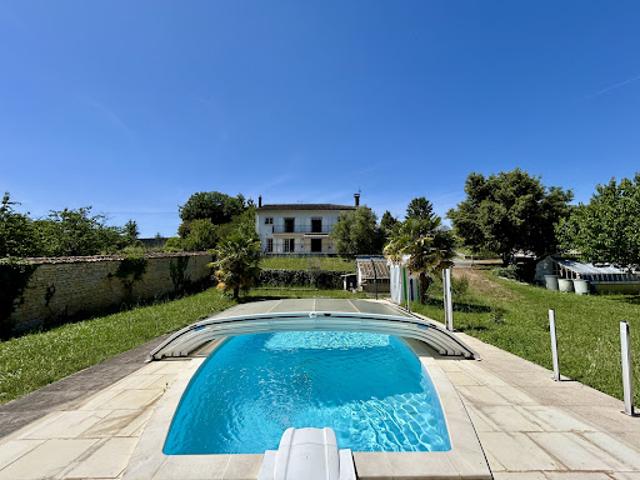 Maison avec piscine et jardin