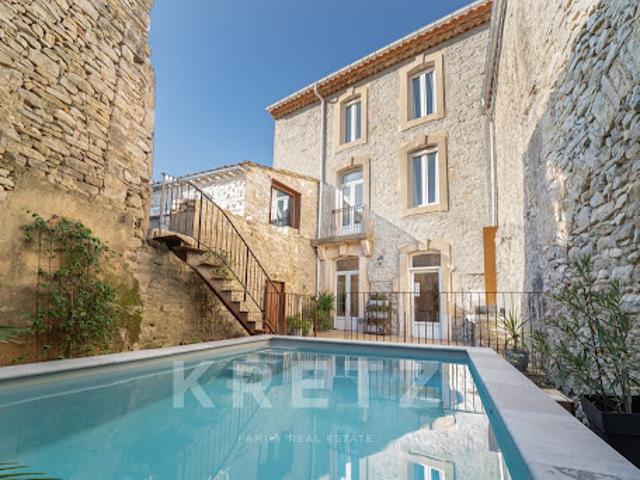 Maison avec piscine et jardin