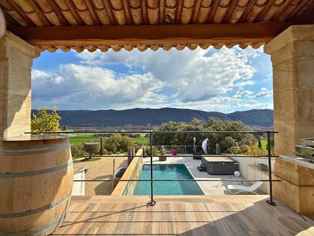 Maison avec piscine et jardin