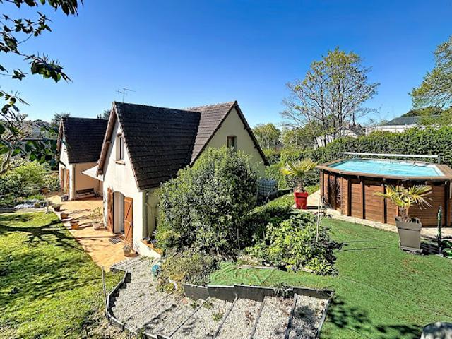 Maison avec piscine et jardin