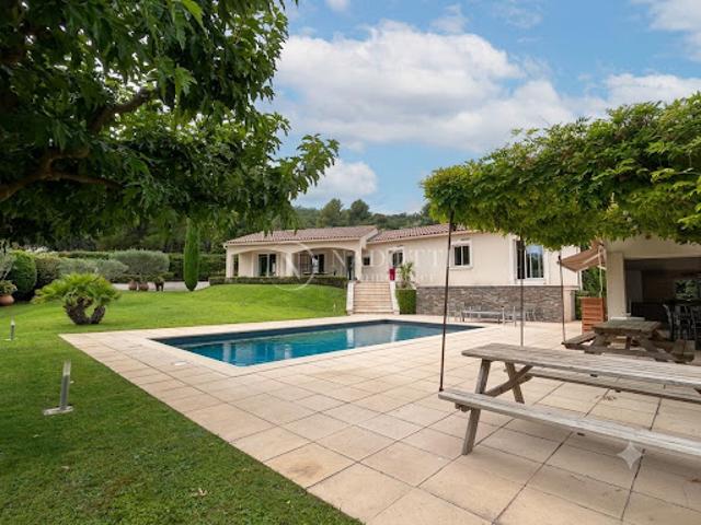 Maison avec piscine et jardin