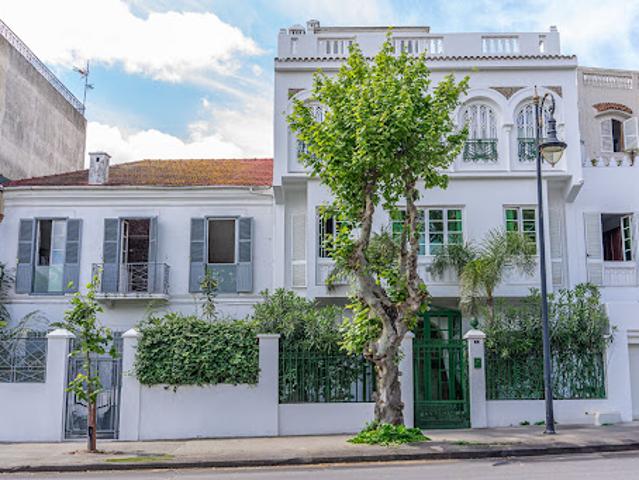 Maison avec piscine et jardin