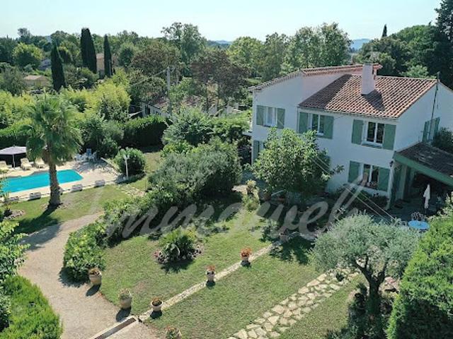 Maison avec piscine et jardin