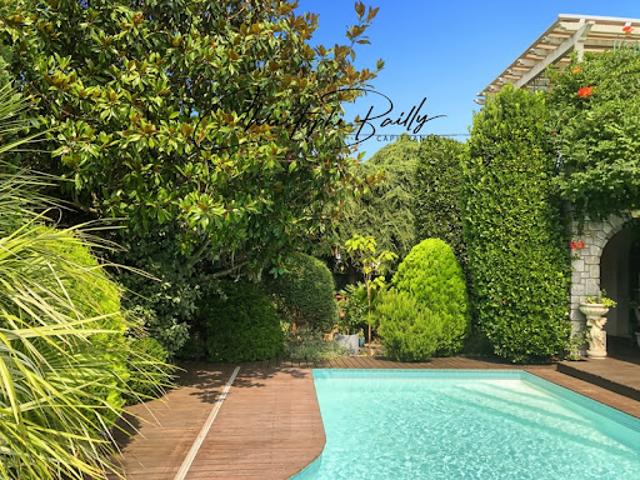 Maison avec piscine et jardin