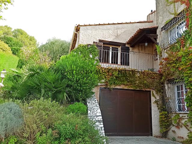 Maison avec piscine et jardin