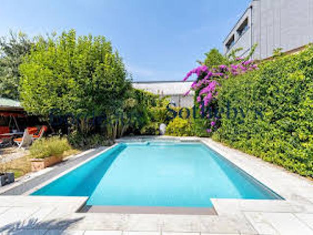 Maison avec piscine et jardin