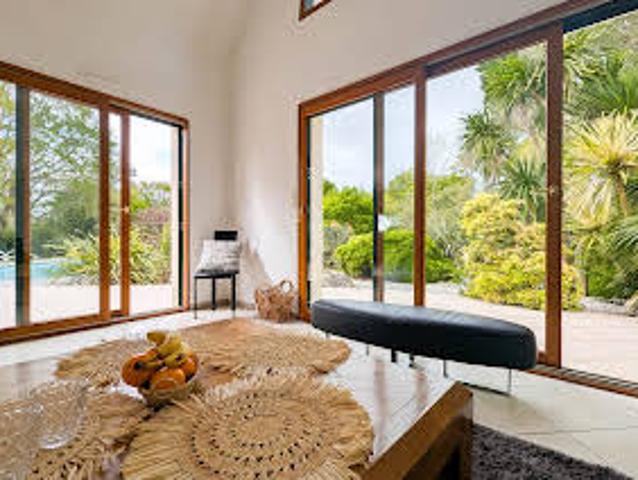Maison avec piscine et jardin