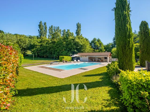 Maison avec piscine et jardin