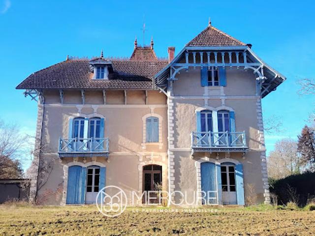 Maison avec piscine et jardin