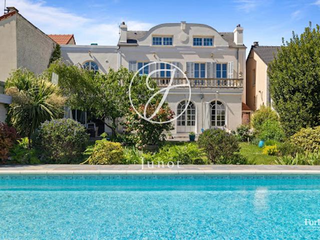 Maison avec piscine et jardin