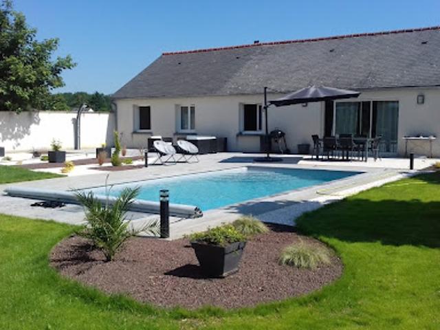 Maison avec piscine et jardin