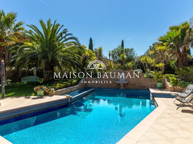 Maison avec piscine et jardin