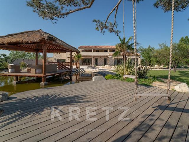 Maison avec piscine et jardin