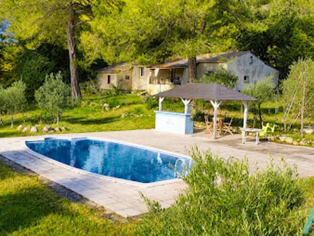 Maison avec piscine et jardin