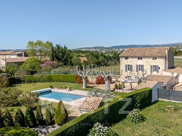 Maison avec piscine et jardin