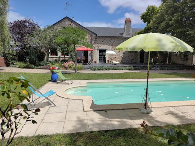 Maison avec piscine et jardin