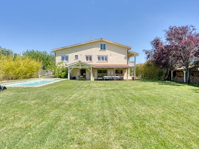 Maison avec piscine et jardin