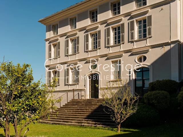 Maison avec piscine et jardin
