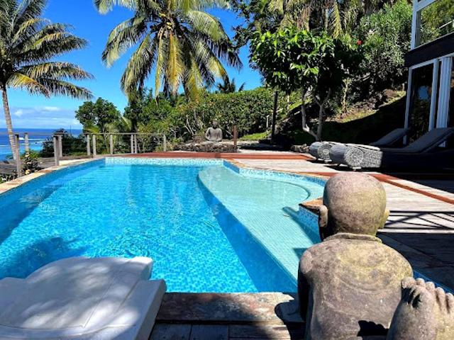 Maison avec piscine et jardin
