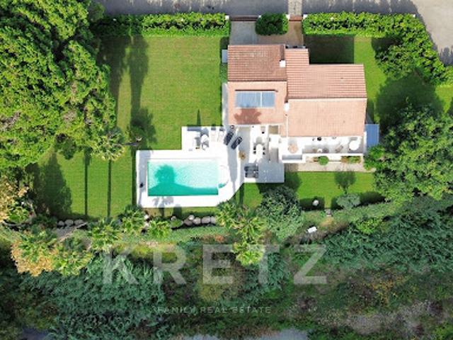 Maison avec piscine et jardin