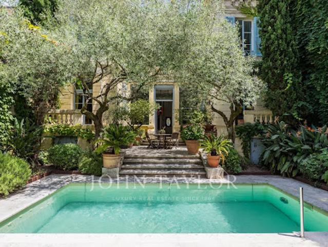 Maison avec piscine et jardin