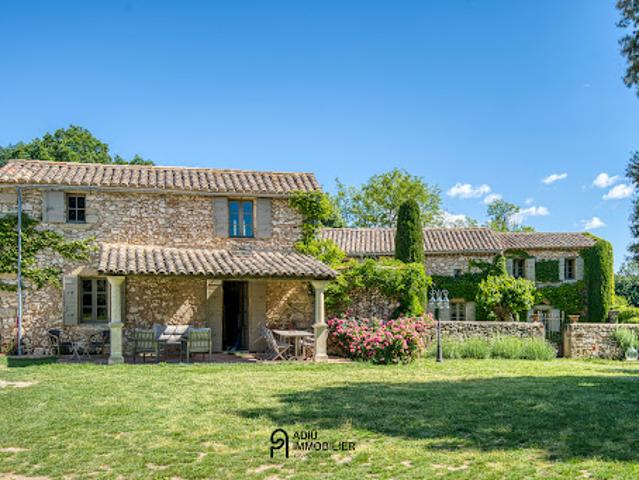 Maison avec piscine et jardin