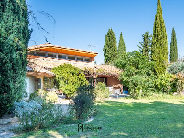 Maison avec piscine et jardin