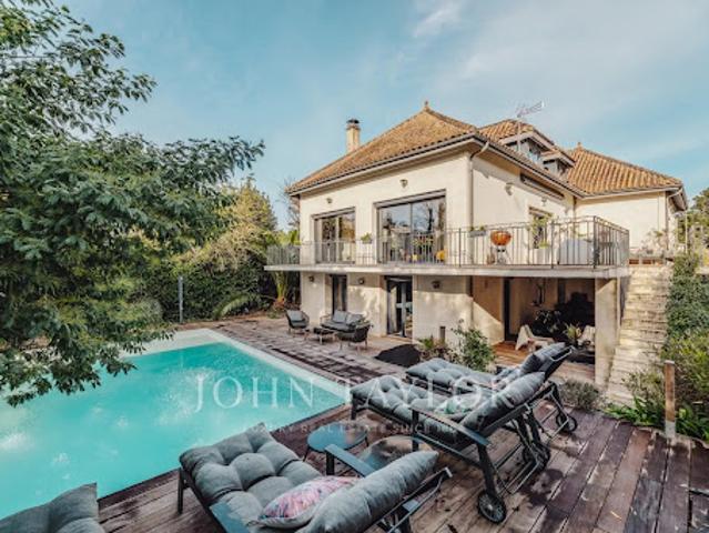 Maison avec piscine et jardin