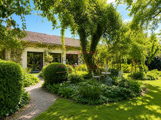 Maison avec piscine et jardin