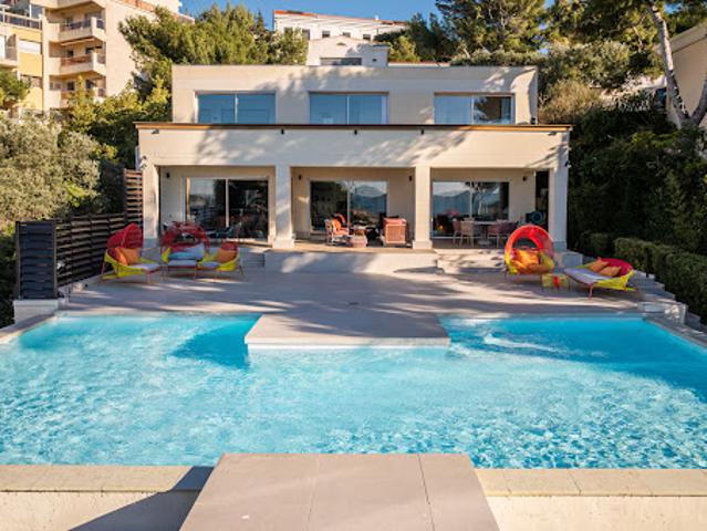 Maison avec piscine et jardin