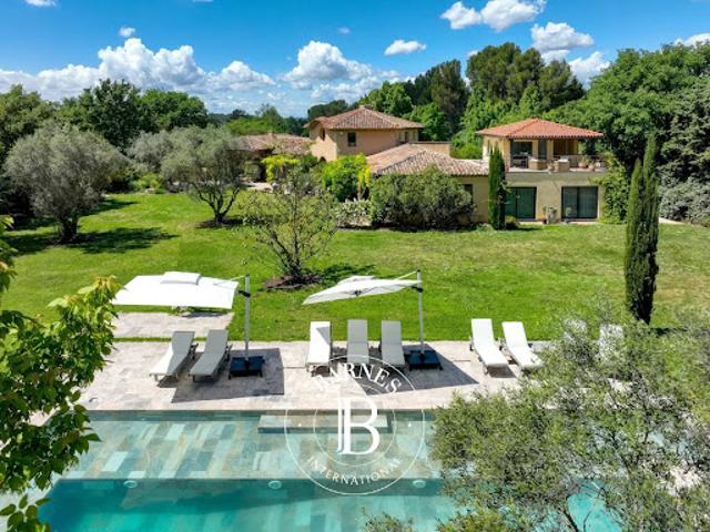 Maison avec piscine et jardin