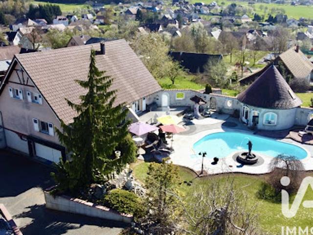 Maison avec piscine et jardin