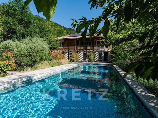 Maison avec piscine et jardin
