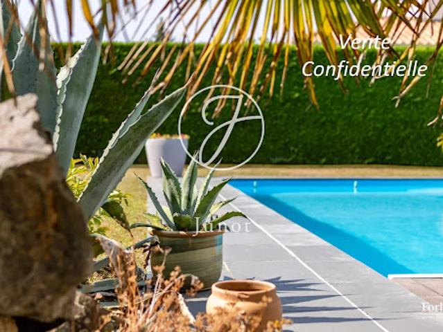 Maison avec piscine et jardin