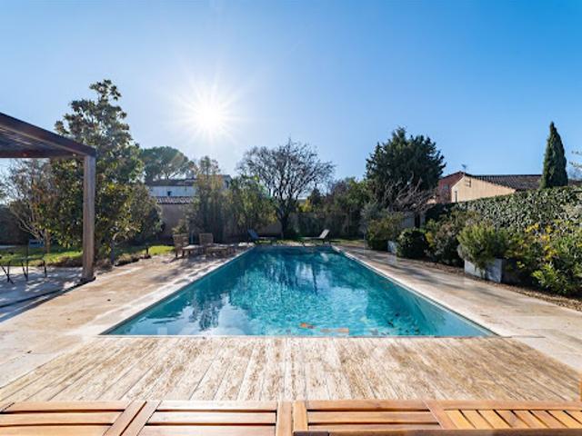 Maison avec piscine et jardin